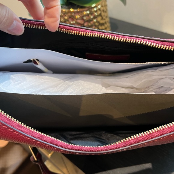 NWT Marc Jacobs handbag. - Picture 5 of 5